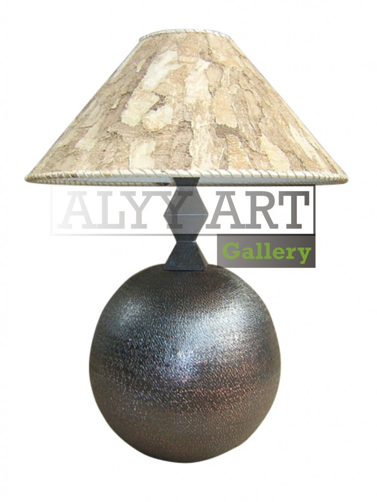 kerajinan lampu meja dari kami Alyy Art Gallery memproduksi sebuah kerajinan lampu meja yang terbuat dari bahan tembaga. Kerajinan lampju meja yang menarik